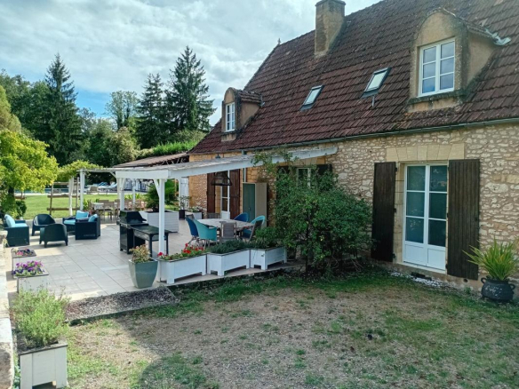 Élégante longère avec piscine