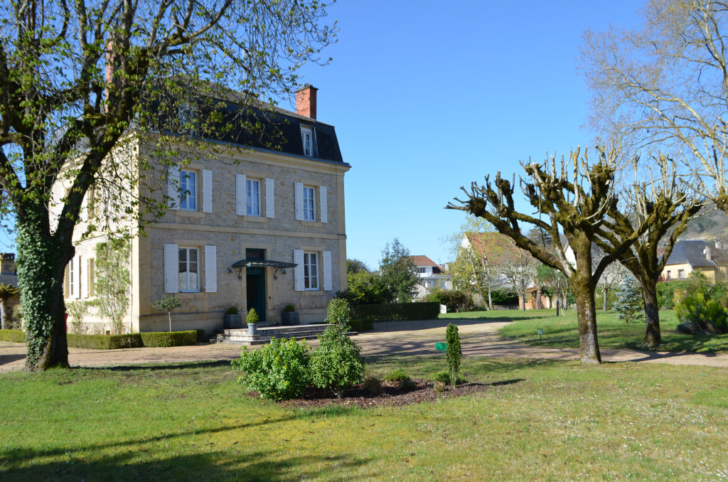Belle demeure en pierres proche de la Dordogne