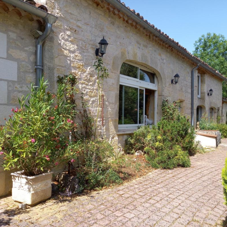 Au cœur de la bastide, une propriété rare et pleine de caractère