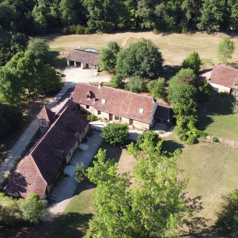 Bel ensemble périgourdin comprenant maison d’habitation et gîte datant du 17ème siècle