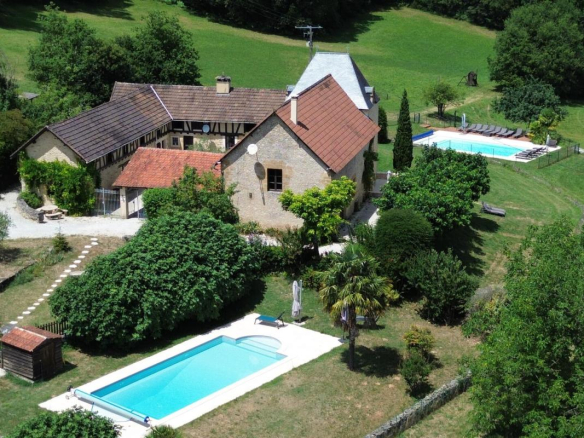 Vue panoramique et nature préservée – Domaine avec plusieurs habitations sur 20 hectares