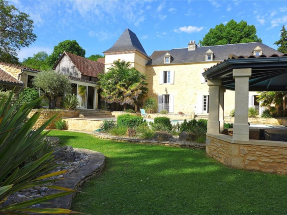 Demeure en pierres avec jardin et piscine, près de Sarlat-la-Canéda, Périgord Noir.