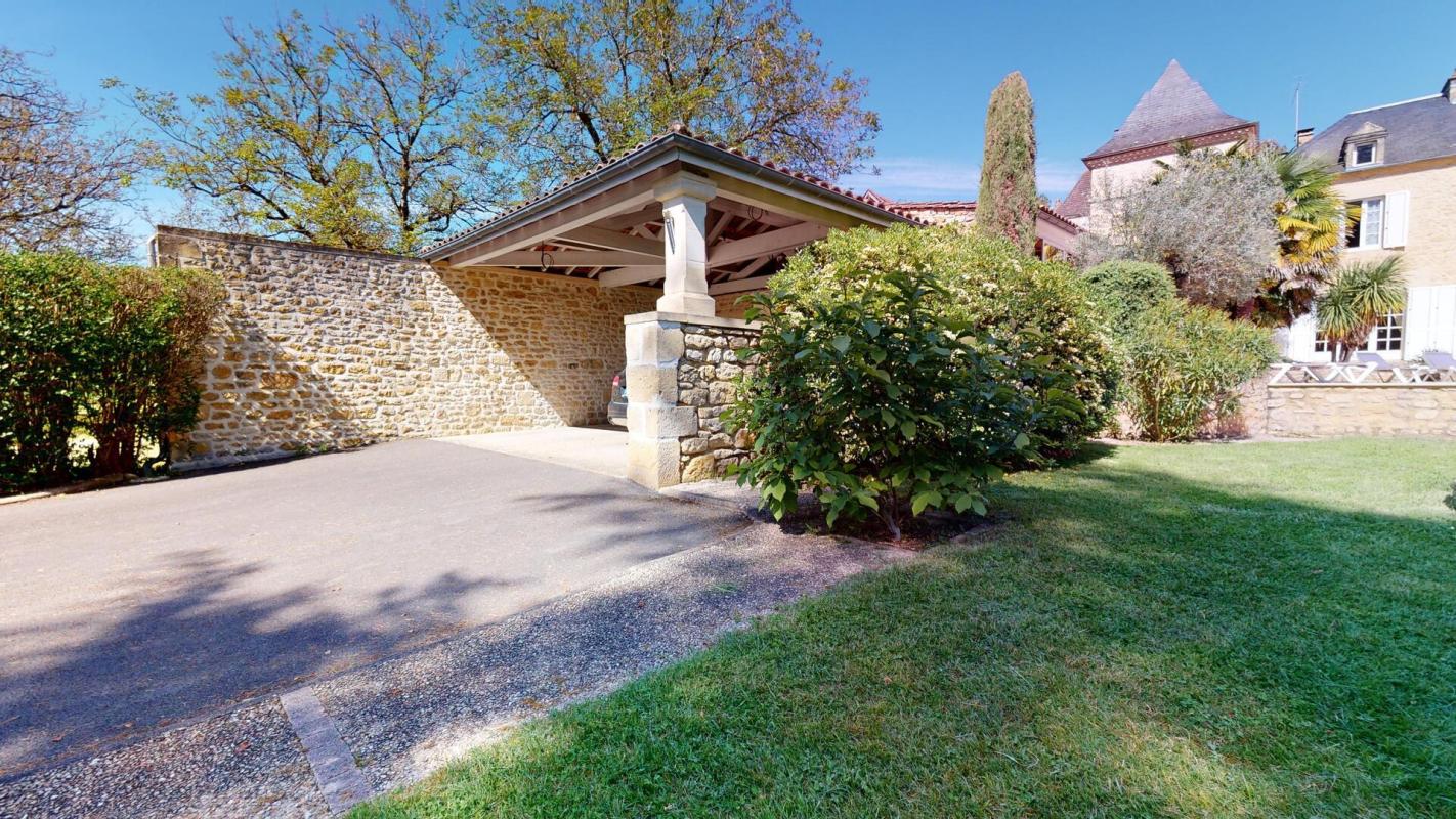 Demeure en pierres avec jardin et abri près de Sarlat-la-Canéda