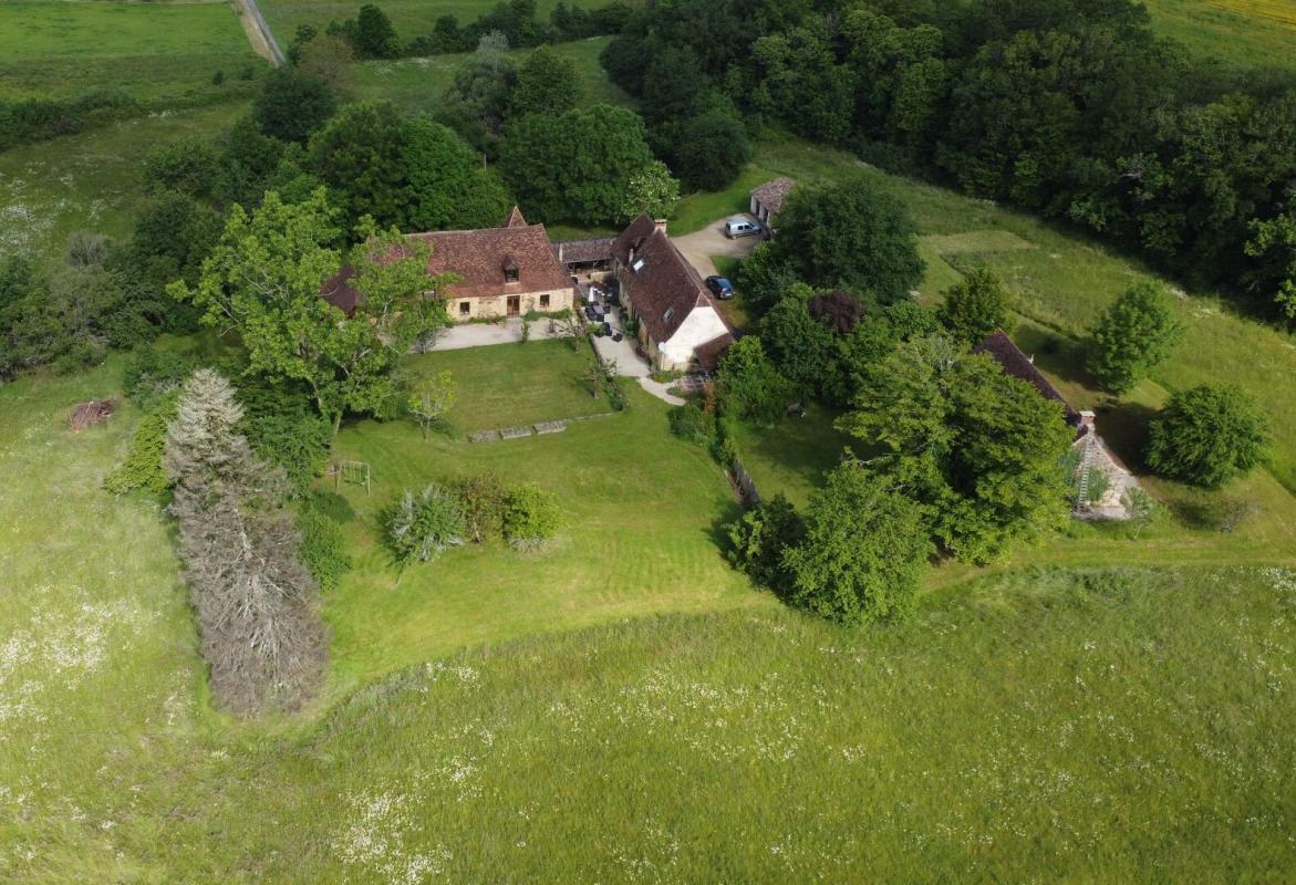 Farmhouse in Excideuil Isolated farmhouse with house, barn and guest house on 15 hectares in Excideuil.