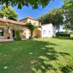 Sarlat: Superbe propriété avec maison principale, parc arboré, piscine et dépendances