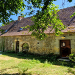 Dans un environnement superbe et au calme, ancien domaine Périgourdin situé au coeur de 12 hectares