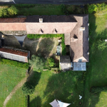 Old farmhouse restored and nestled on the heights with beautiful land and swimming pool