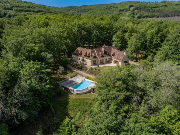 Large Périgord residence with a view of the Dordogne