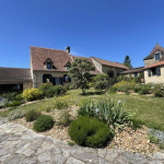 Propriété de caractère avec 2 gîtes, piscine et vue panoramique ? Les Eyzies