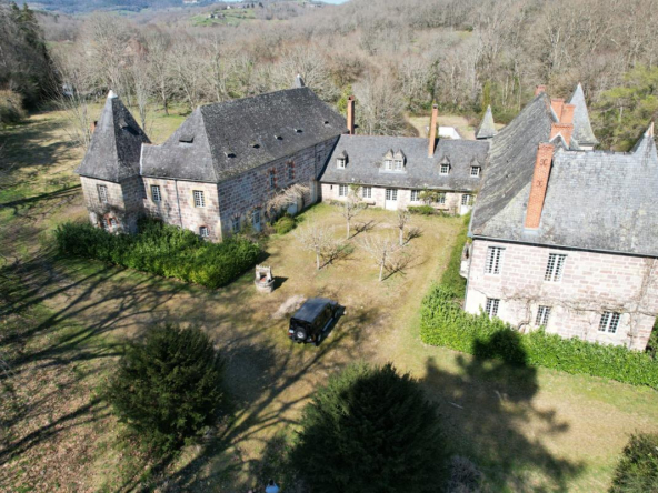 Brive region – beautiful 16th, 17th and 19th century castle in good general condition with outbuildings on approximately 19 ha