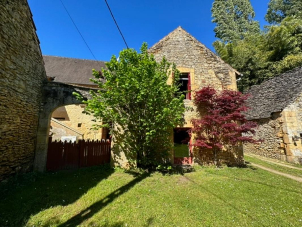 Character property from the 18th century in a quiet area