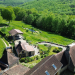 Character property with 2 lodges, swimming pool and panoramic view? The Eyzies