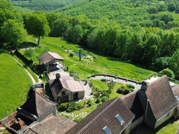 Propriété de caractère avec 2 gîtes, piscine et vue panoramique ? Les Eyzies