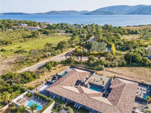 Set of 5 furnished luxury T4 villas &amp; their swimming pools -