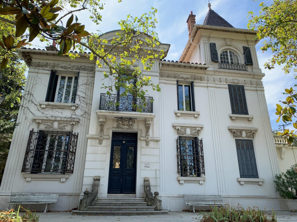 Rare Maison de Maitre avec piscine sur terrain de 4000m2. Po
