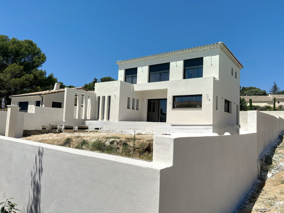 Villa signature neuve au luxe discret avec piscine, vue Vent
