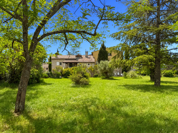 Character property (3 lodgings - 30 beds) Panoram view