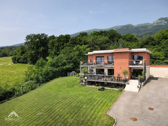 Maison 10 Pièces 375 m2
