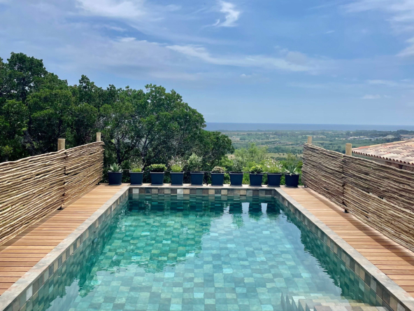 Magnificent sheepfold of 136 m2 with swimming pool, sea view