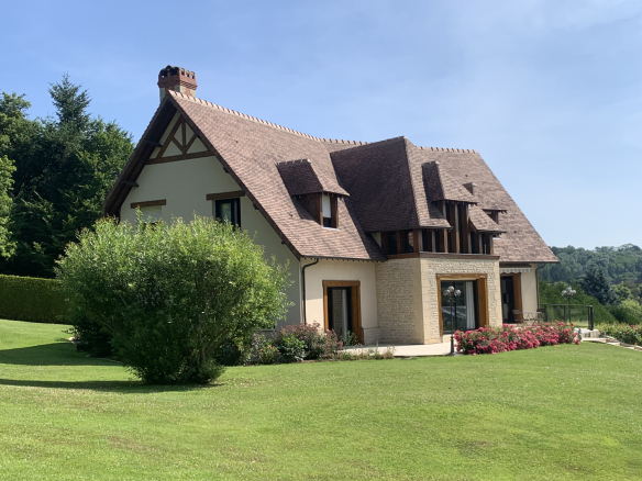 CHARMANTE MAISON CONTEMPORAINE