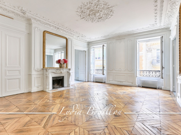 Paris 8ème, proche Triangle d’Or, très bel Appartement 5 piè