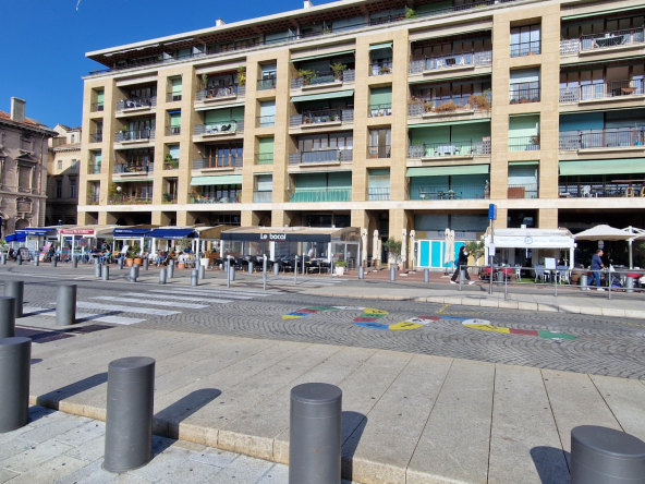 APPARTEMENT 72 M2 + TERRASSE DE 12 M2 VUE VIEUX PORT