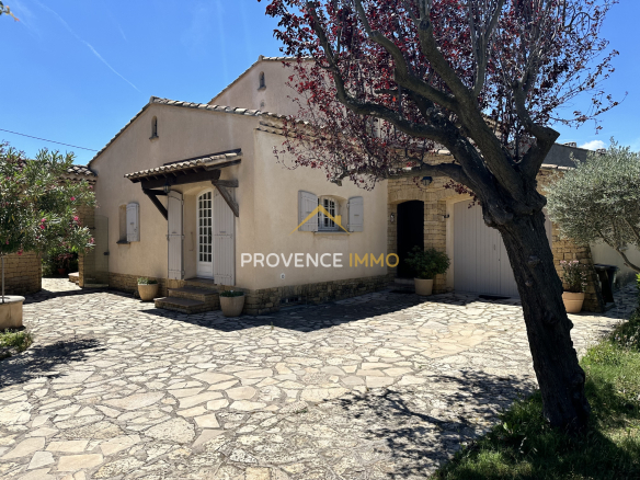 GRANDE VILLA DE CONSTRUCTION TRADITIONNELLE,  TERRAIN, PROCH
