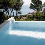 NOUVEAU, SPLENDIDE VILLA, VUE DOMINANTE MER A 180o EXPOSÉE S