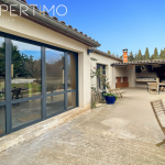 220 m2 house, six bedrooms, 7000 m2 of land.