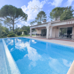 Bagnols-en-Forêt   villa avec piscine sur terrain de 2100 m2