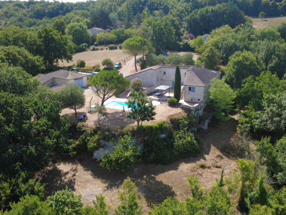 Propriété de charme avec piscine   Lot-et-Garonne, proche A