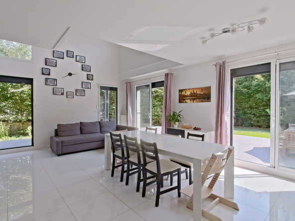 CHESSY-Maison individuelle de 181 m2 habitables
