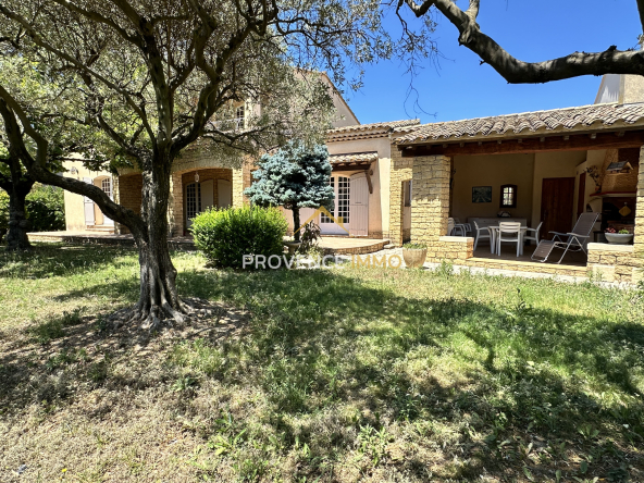 Large traditional construction villa, land, proch