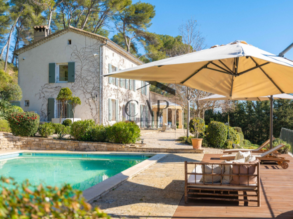 Magnifique Bastide avec grand terrain et piscine dans quarti