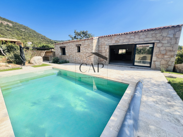 Detached stone villa, sheepfold style, with swimming pool in Lec