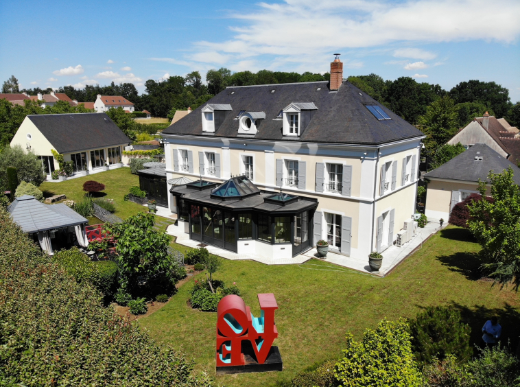Magnificent exceptional villa in Magny-le-Hungre