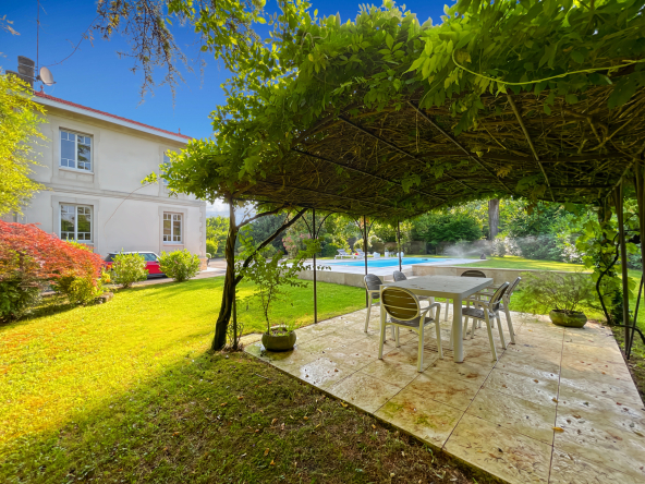 MANOR HOUSE OF 215M2, FOR SALE, IN GRADIGNAN