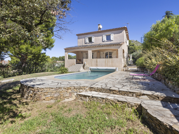 Villa T5 – 155 m2 – Terrain 680 m2 avec piscine – La Panouse