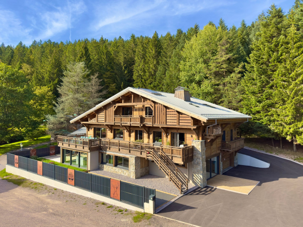 Chalet Contemporain d’Exception : Piscine, Sauna, et Hammam