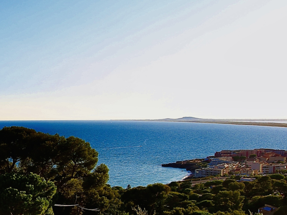 SPLENDIDE VILLA D’ ARCHITECTE DE 496 M2, TERRAIN 2050 m2. PI