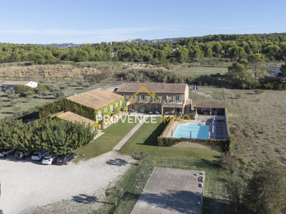 Propriété avec piscine et jardin dans une résidence prestigi