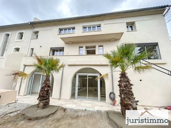 Unique and exceptional charming building in the heart of Orange,