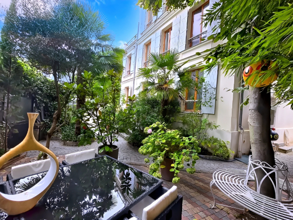 MANSION / PRIVATE MANSION – PUTEAUX / LES BERGERE