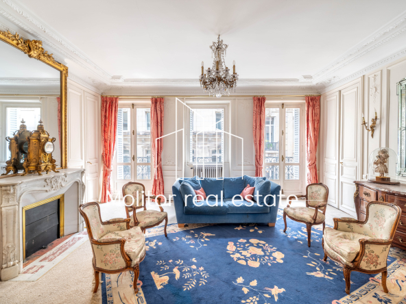 Elegant Haussmannian apartment with balcony overlooking Paris