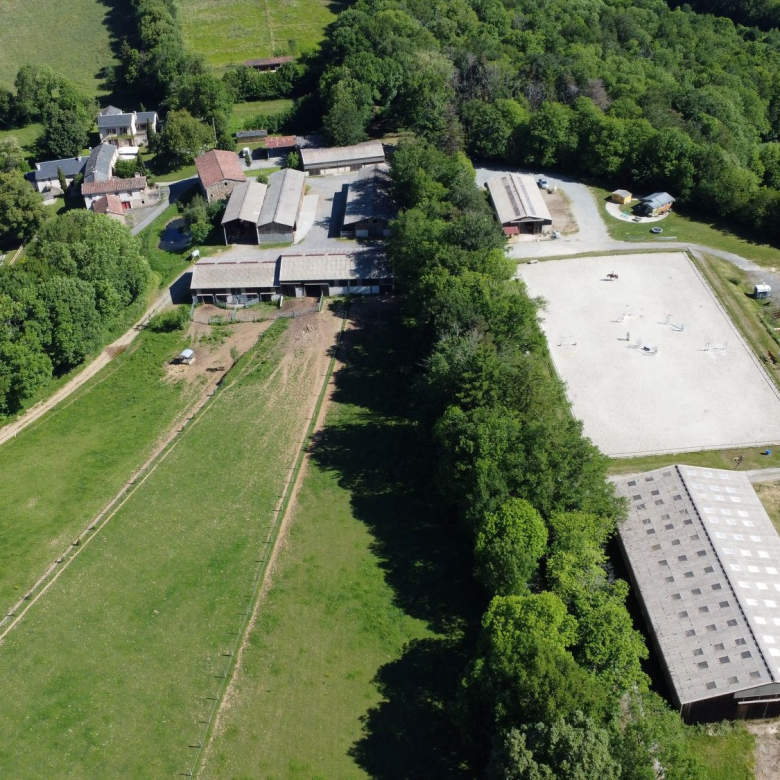 Propriété équestre prémium avec 6 maisons sur 41 hectares.