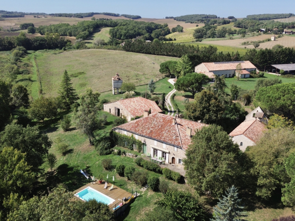 LOT ET GARONNE   AGEN   Ravissant domaine avec manoir, maiso