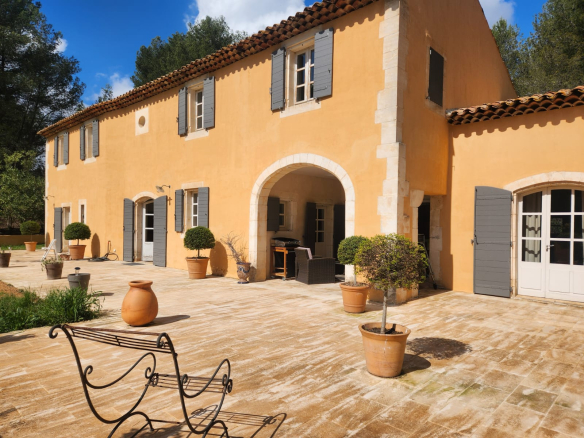 MAISON / BASTIDE SECTEUR EOURES – AUBAGNE – 362 m2 sur terra