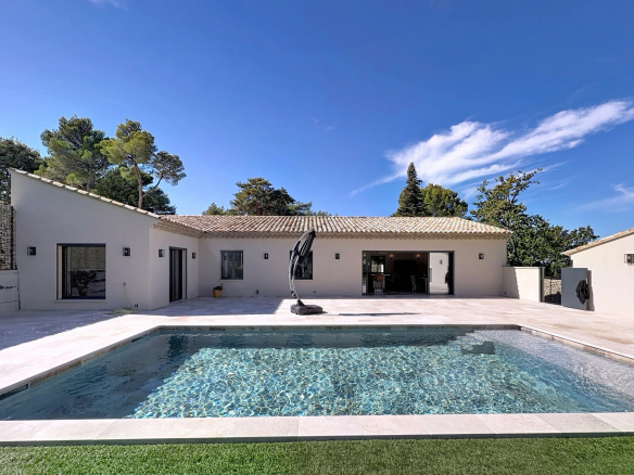 Villa contemporaine et récente de 150 m2 environ avec garage