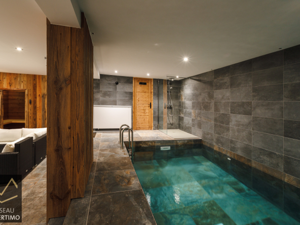 CHAMPAGNY EN VANOISE 73350 LA PLAGNE PARADISKI – beau chalet
