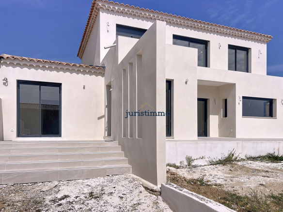 Villa signature neuve au luxe discret avec piscine, vue Vent